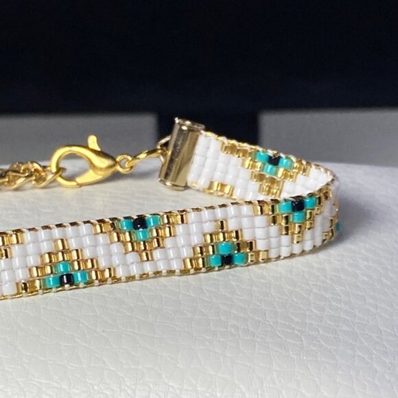Handcrafted Loom Beaded Bracelet Native American Style White Gold and Teal Bead - Picture 2 of 6